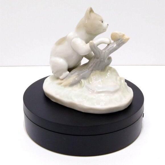 Porcelain Cat Climbing Tree Figurine 1970s Vintage RARE Hard To Find Collectible - Picture 5 of 10